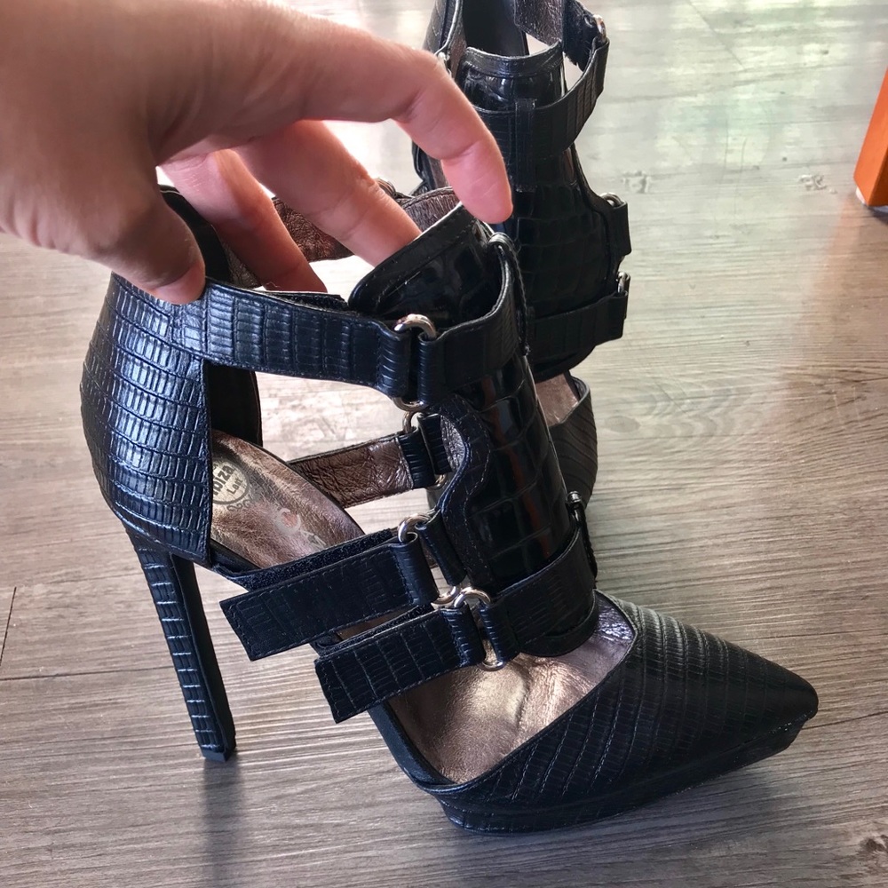 NEVER WORN Size 7 Jeffrey Campbell black heels